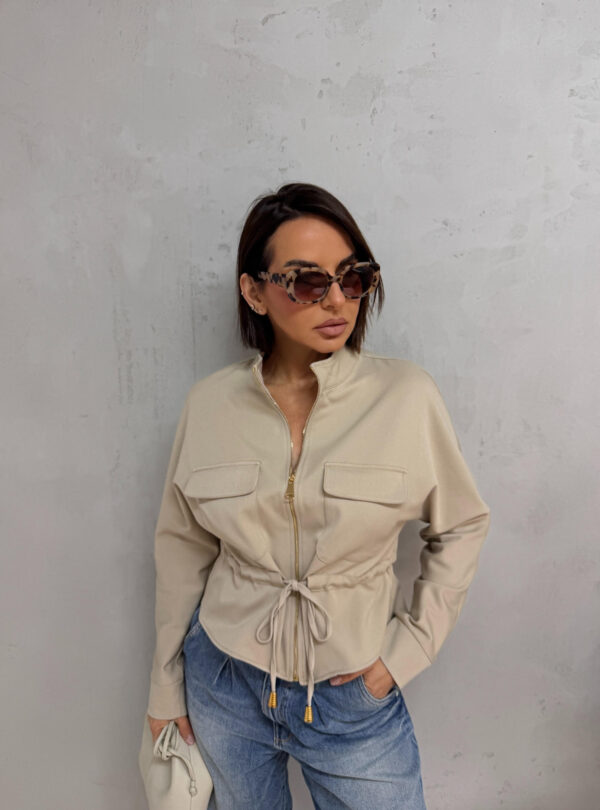 Strukirana trendi bež jaknica