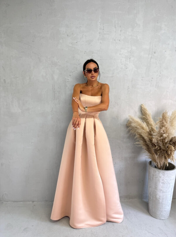 Duga elegantna bež satenska korset haljina A kroja sa dubokim šlicem, raskošnim faltama i džepovima